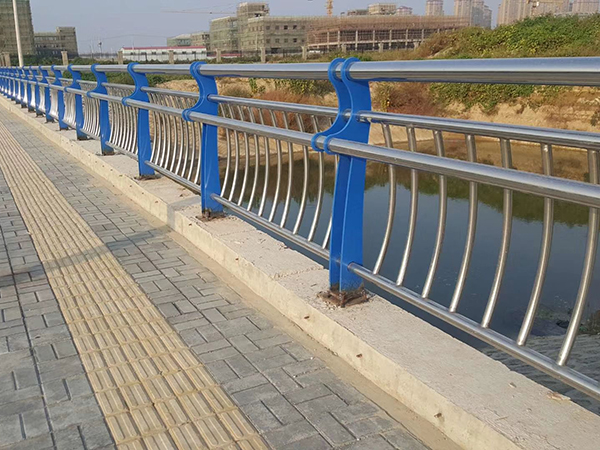 安徽桥梁护栏图片3