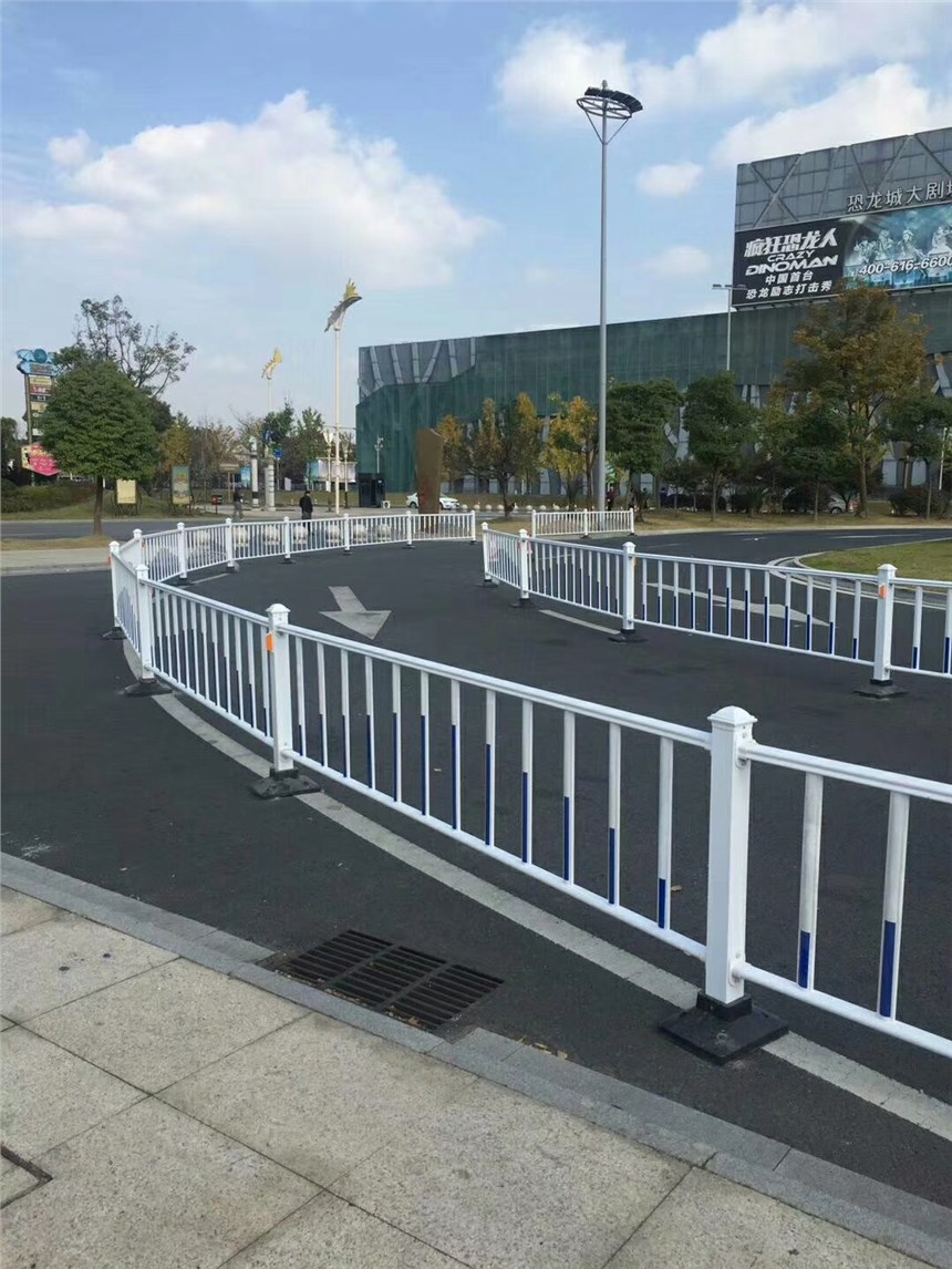 海南市政道路护栏如何保养？