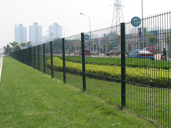 陕西西安道路中央绿化围栏安装完成
