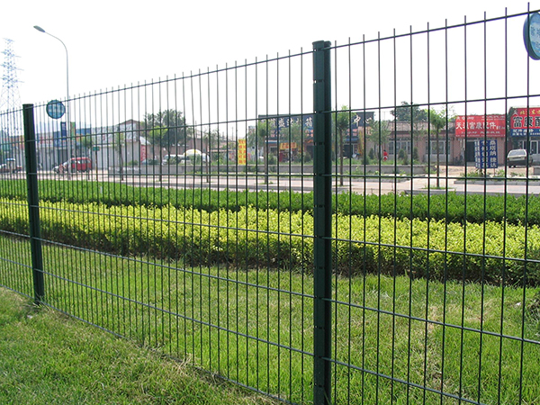 北京陕西西安道路中央绿化围栏安装完成图片2