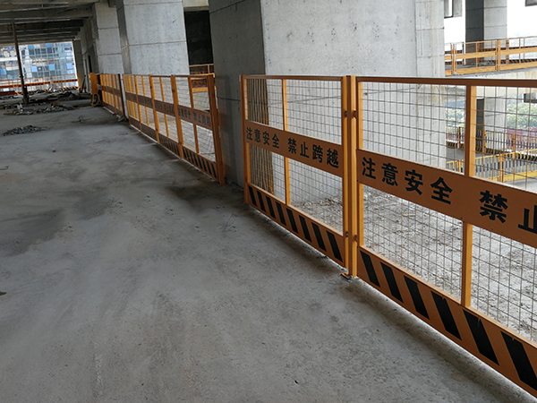 重庆某在建施工楼层临边防护栏应用