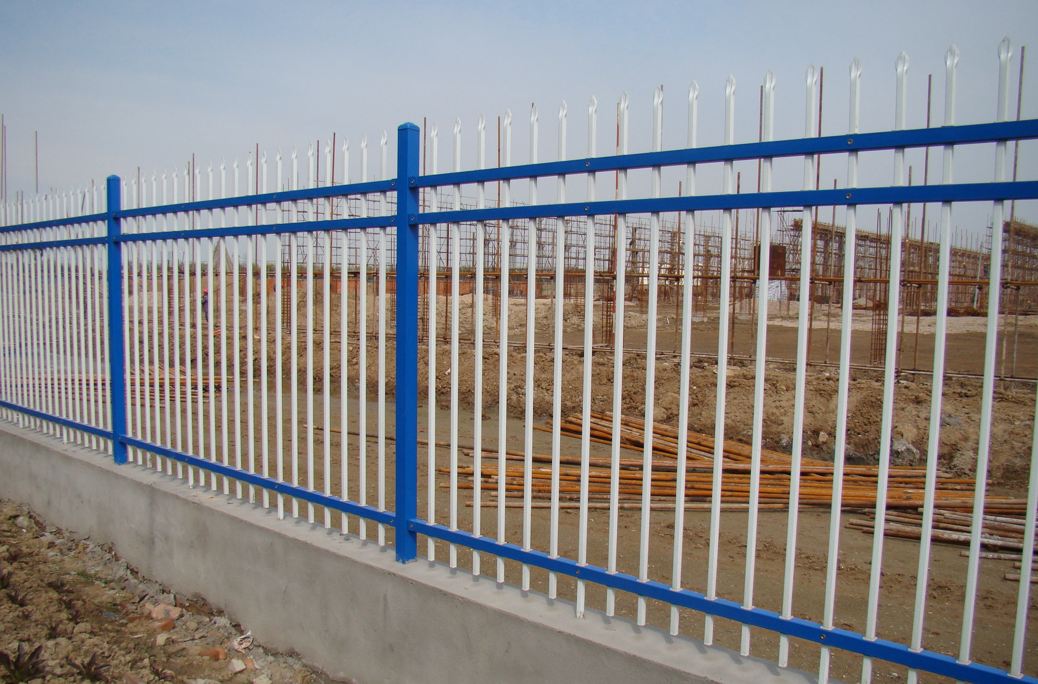 锌钢护栏：守护生活安全的忠诚卫士